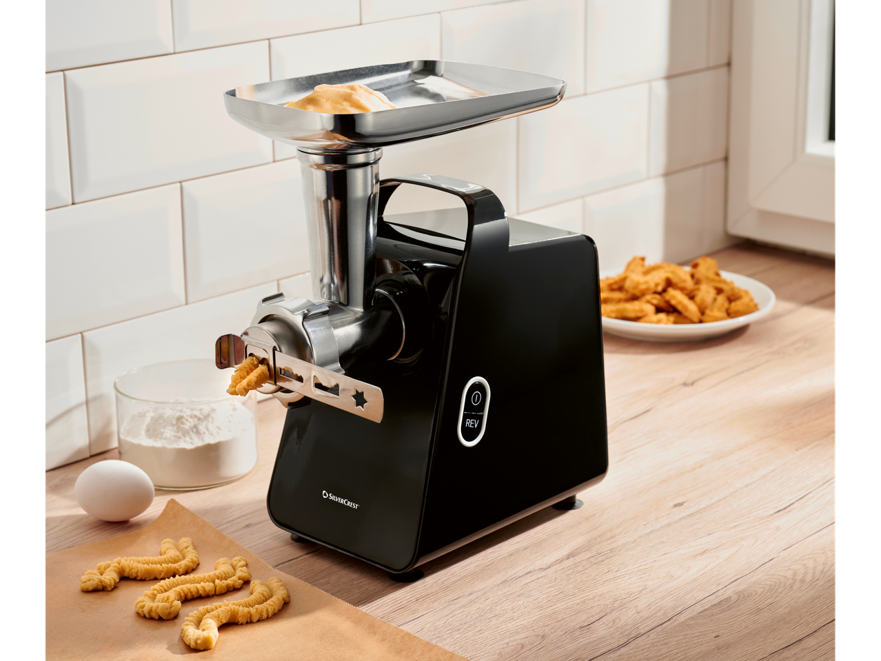 Месомелачка SilverCrest се използва за приготвяне на паста.