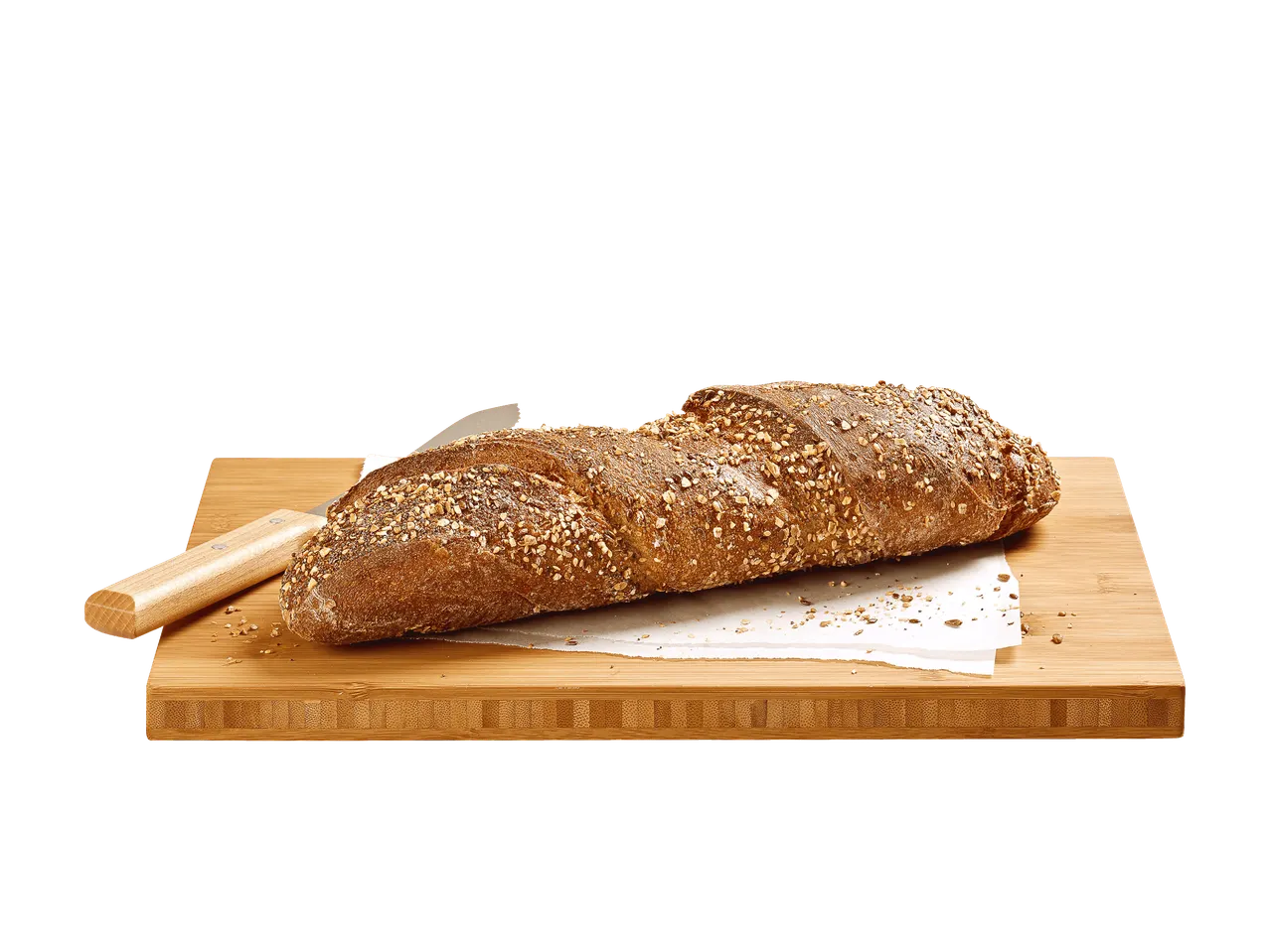 Mehrkornbrot auf Holzschneidebrett mit Messer und Krümeln.