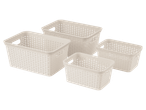 Conjunto de quatro cestos de plástico trançado cor creme.