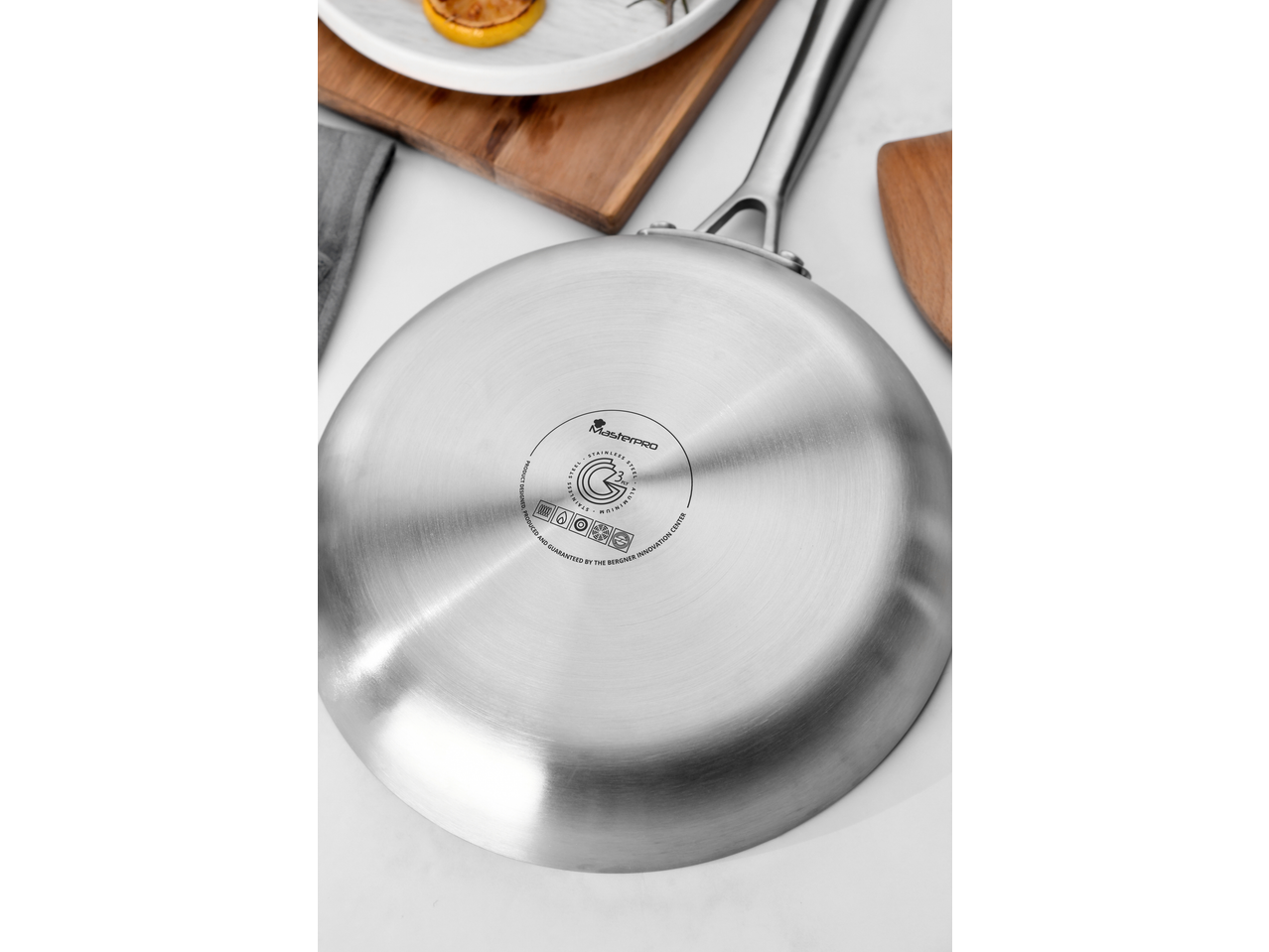 Patelnia ze stali nierdzewnej SIGMA Plus, ⌀ 28 cm