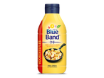 Fles plantaardige bak- en braadproducten met een pan gebakken aardappelen.