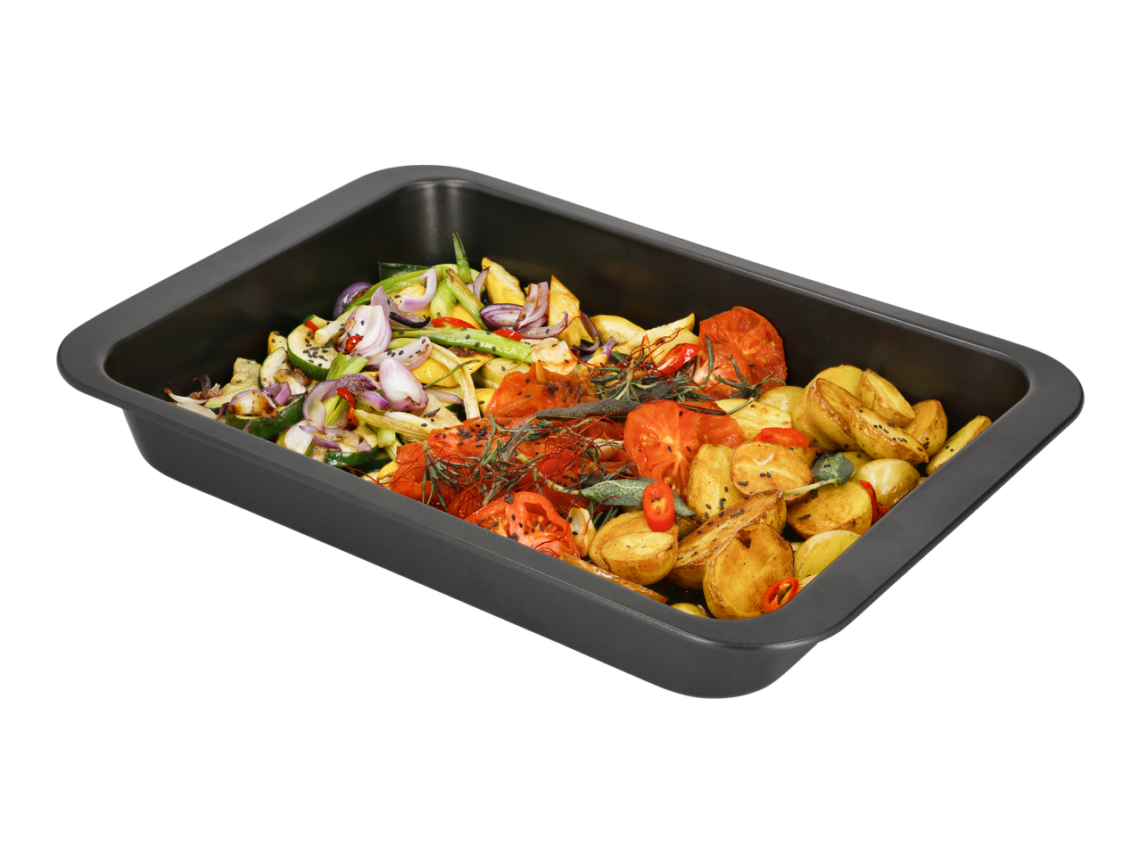 Assadeira SILVERCREST com vegetais assados: batatas, tomates, cebolas, curgetes e ervas aromáticas.