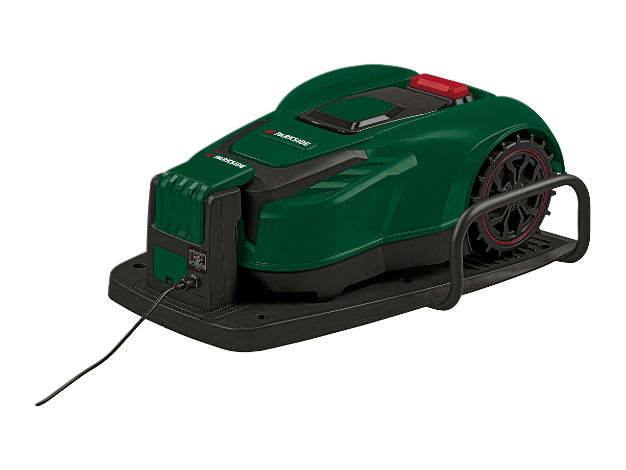 Zelena robotska kosilnica na polnilni postaji s črnim kablom.