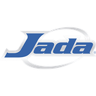 Jada logó, kék szöveg fehér háttéren, szürke körívvel.