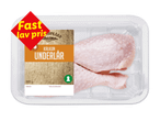 Pakke med kalkununderlår med et rødt skilt, der siger 'Fast lav pris'.