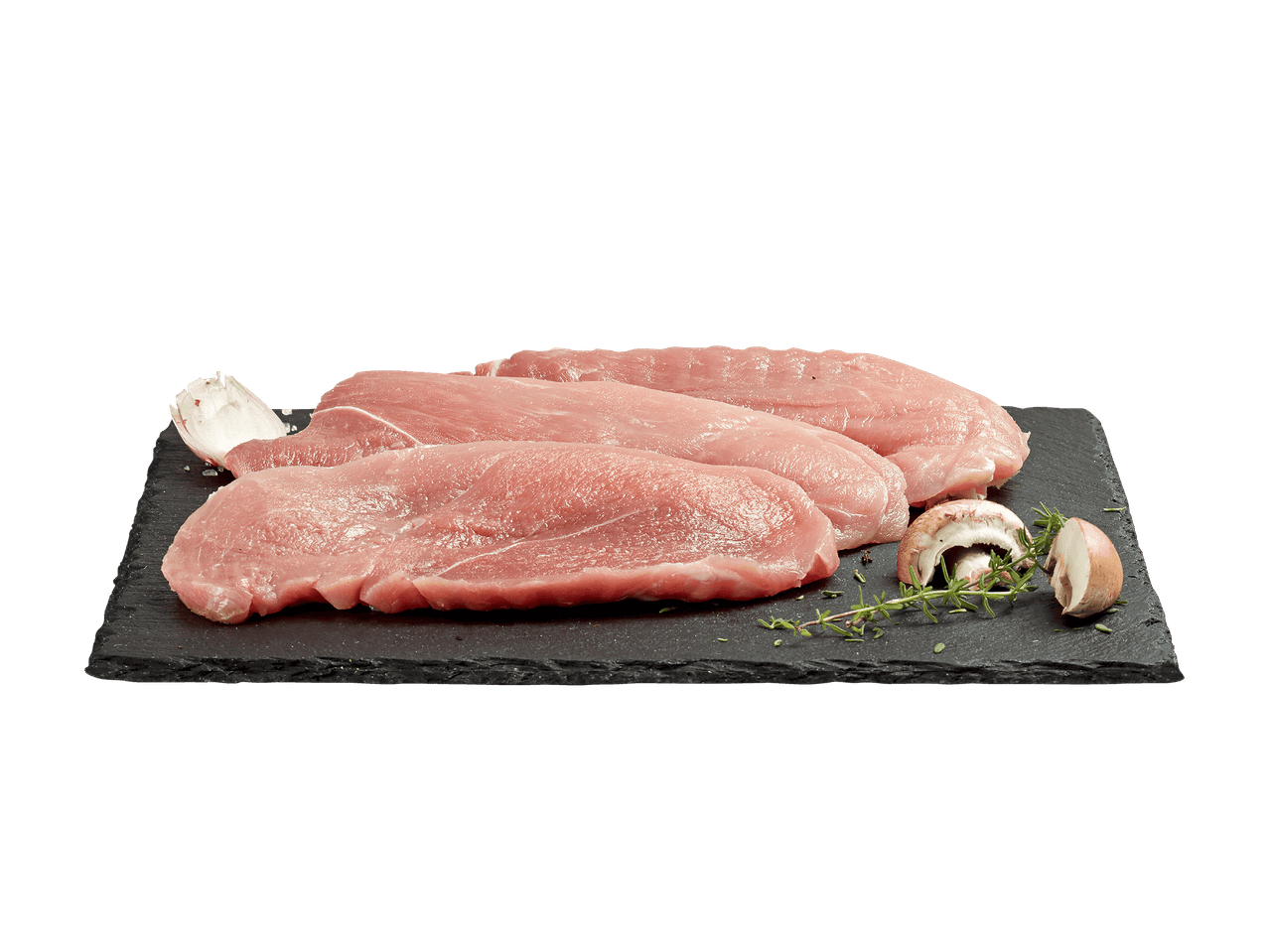 Rohe Schweinefleischscheiben mit Knoblauch, Pilzen und Rosmarin auf einem Schieferbrett.