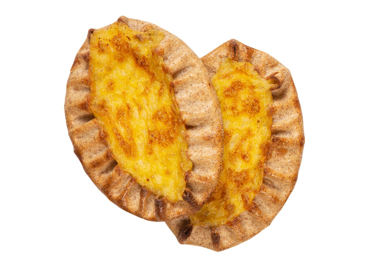 Kaksi paistettua peruna- ja juustopiirakkaa.