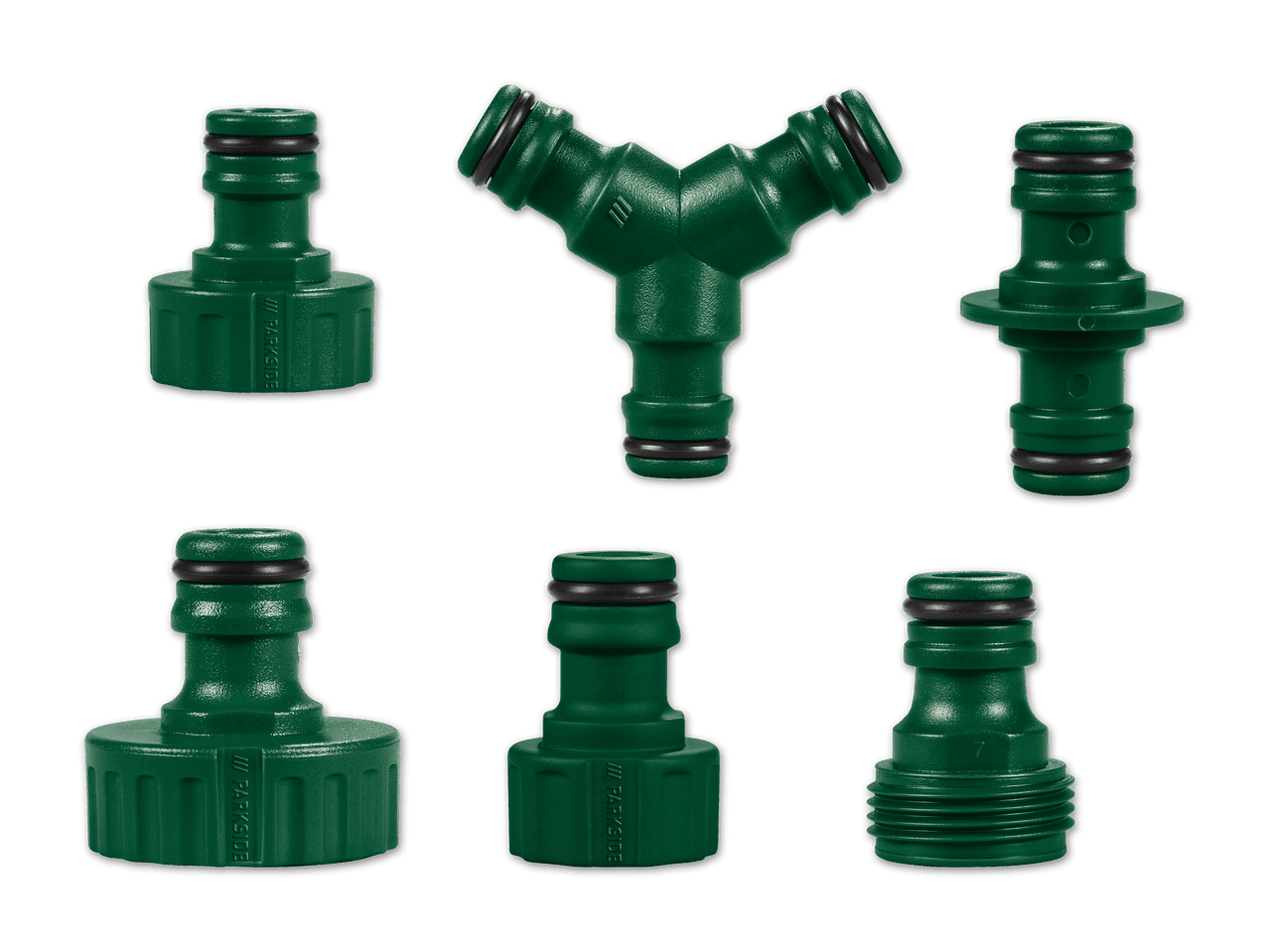 Set aus grünen Gartenschlauchanschlüssen und einem Y-Verteiler auf schwarzem Hintergrund.