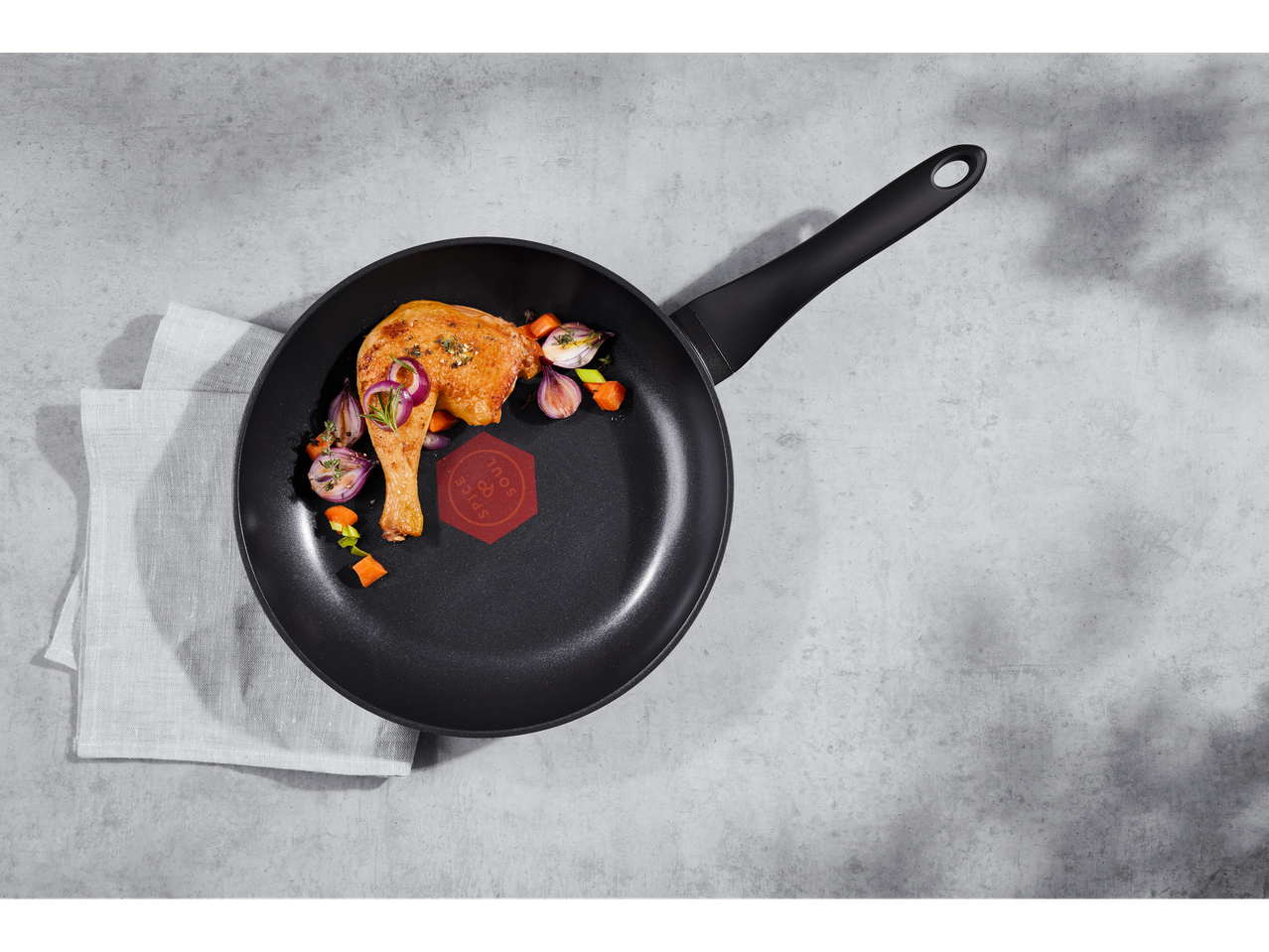 Silvercrest® aluminijumski tiganj sa piletinom i povrćem