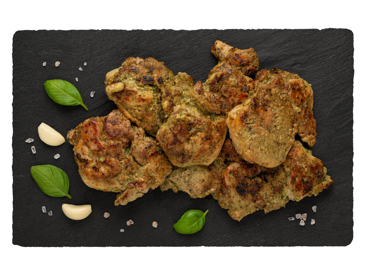 Pestoval, fokhagymával és bazsalikommal grillezett csirkemell.