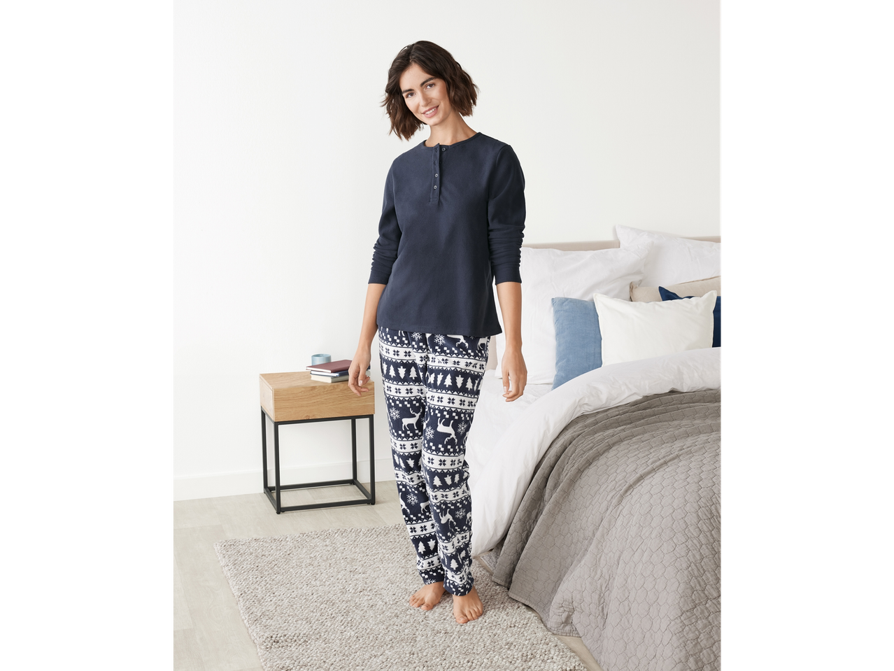 esmara® moteriška pižama su tamsiai mėlynais ilgomis rankovėmis marškinėliais ir raštuotomis kelnėmis