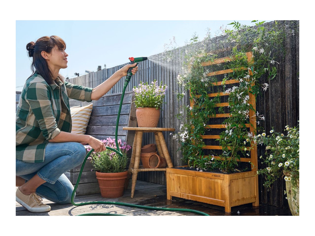Go to full screen view: Parkside Planter with Trellis - Image 5