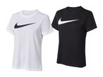 Dve majici Nike, ena bela s črnim logotipom in ena črna z belim logotipom