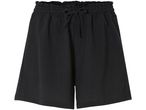 Shorts neri con elastico in vita.