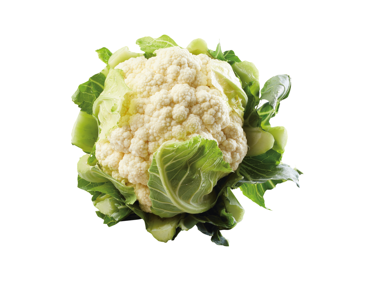 Svježa cvjetača s listovima na crnoj pozadini