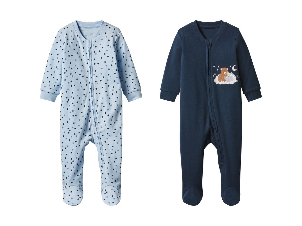 To baby nattøj, en med blå prikker og en med et sødt bjørnemotiv.