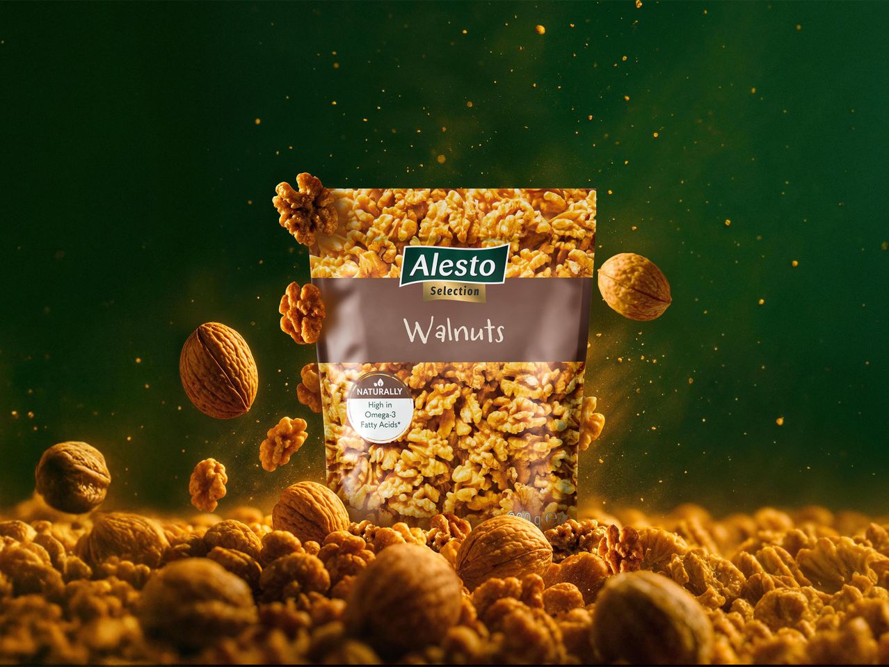 Alesto Selection dió csomagolásban és körülötte, zöld háttérrel.