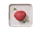 Filete de carne crua com ervas e especiarias num prato cinzento.