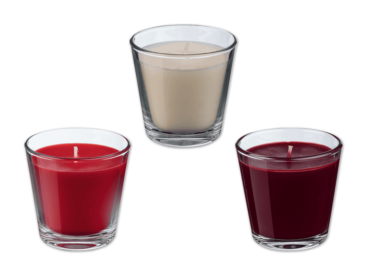 Drei Kerzen in Gläsern: eine beige, eine rote und eine dunkelrote.