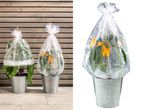 Растения в саксии, защитени с фолио за растения Parkside®.
