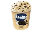 Кофа с бисквитен сладолед с парченца бисквити и надпис 'Бисквити и сметана'