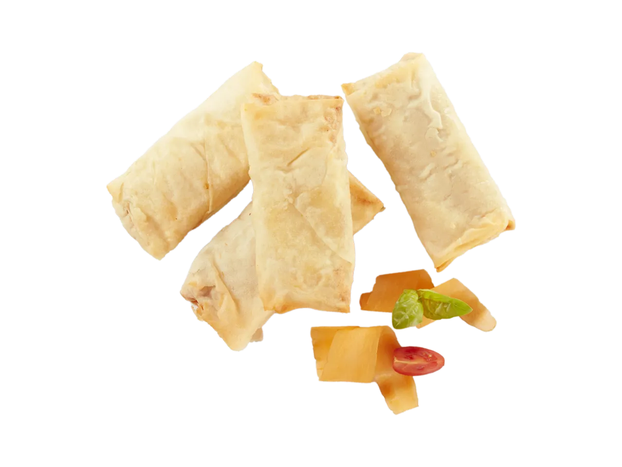 Tre involtini primavera dorati e croccanti, serviti con formaggio e basilico.