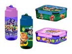 To madkasser og to drikkeflasker med Paw Patrol og dinosaur-tema.