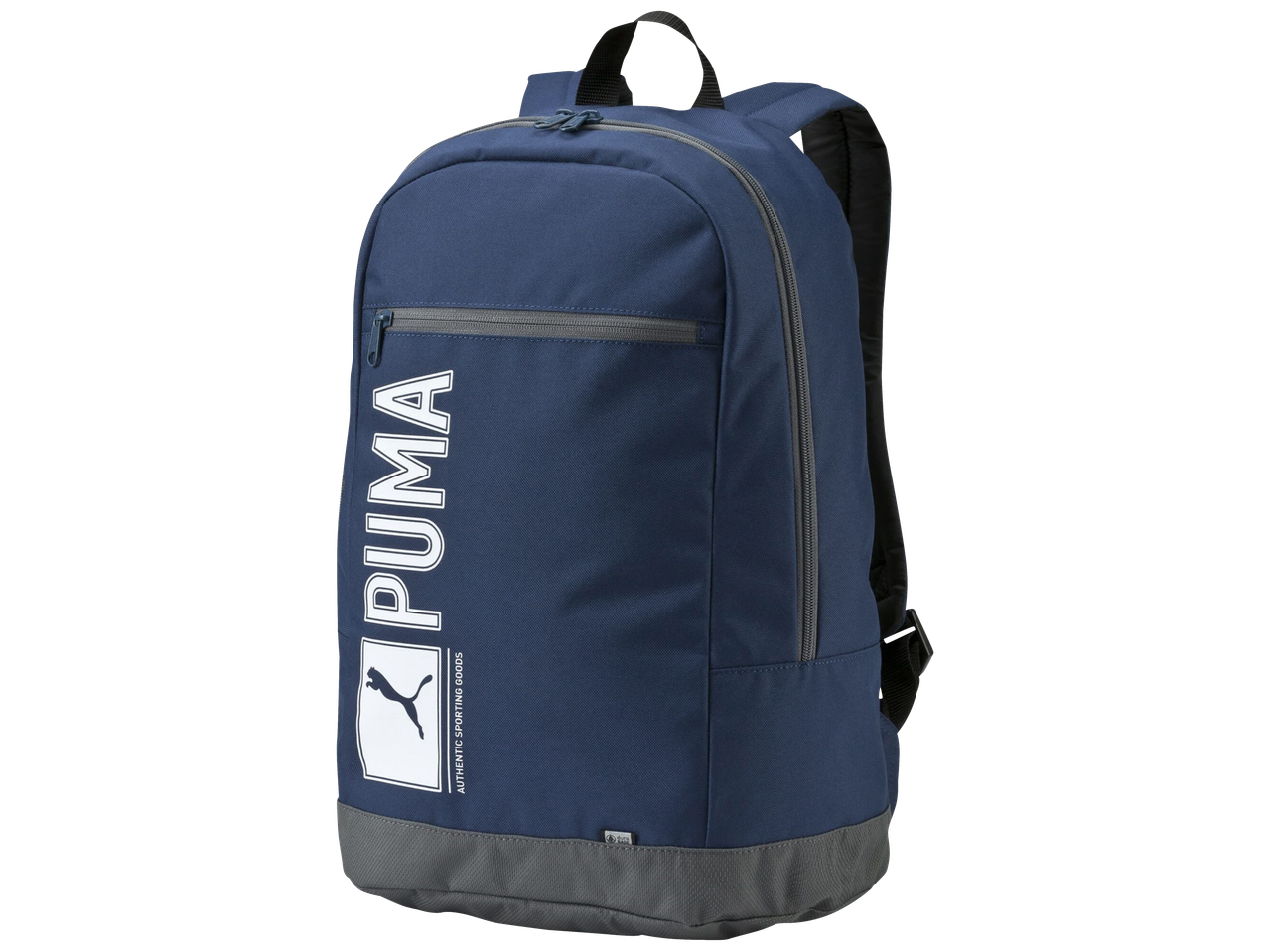 PUMA kuprinė, tamsiai mėlyna, su baltu PUMA logotipu ir pilku dugnu.