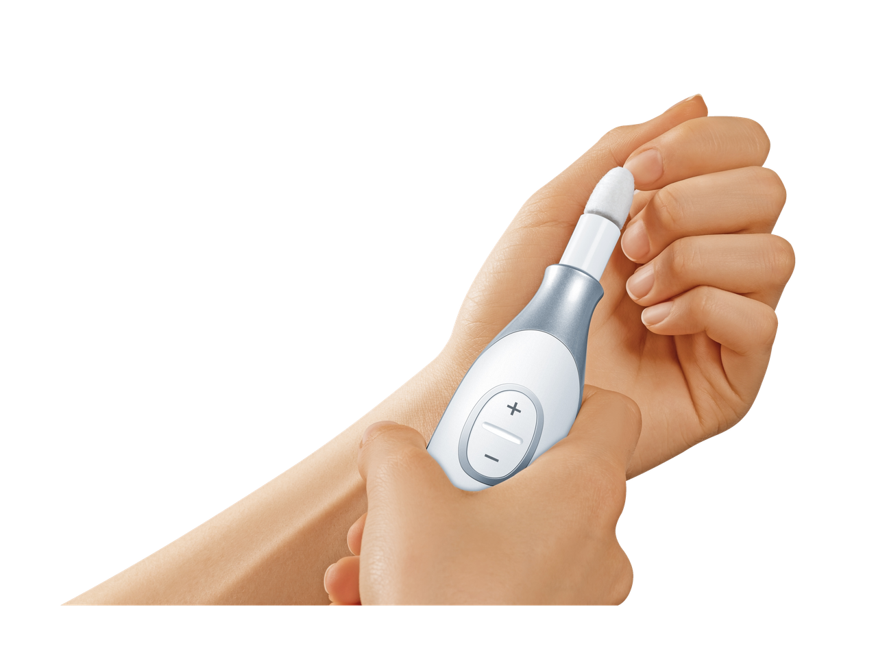 Naine kasutab elektrilist küüneviili.