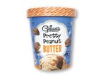 Bæger med jordnøddesmør-is med chokoladestykker og teksten 'Pretty Peanut BUTTER'.