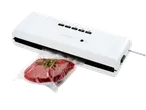 Máquina de vácuo Silvercrest com um corte de carne embalado.