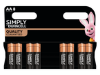 Een verpakking met acht AA-batterijen en een roze konijntje op de achtergrond.