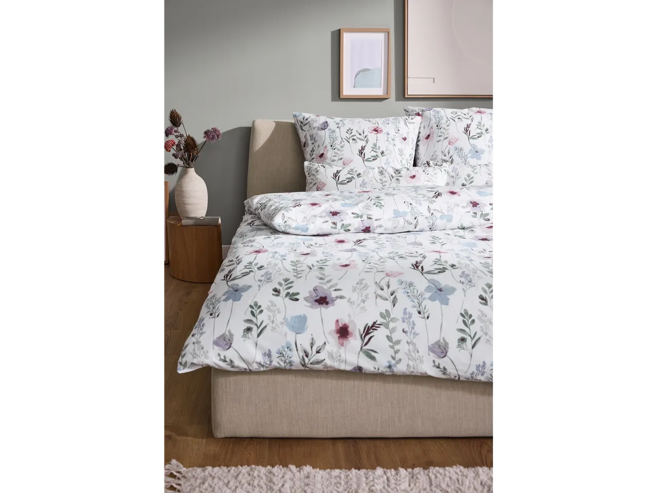 Lenjerie de pat și fețe de pernă LIVARNO® renforcé cu model floral într-un dormitor