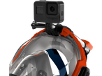 Máscara de mergulho com GoPro acoplada.