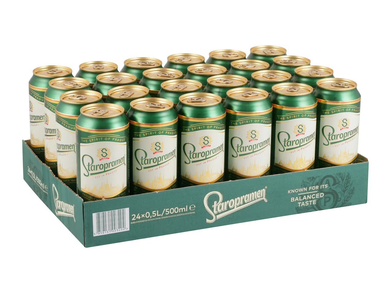 Zaboj piva Staropramen s 24 zelenimi pločevinkami, postavljenimi v vrstah.