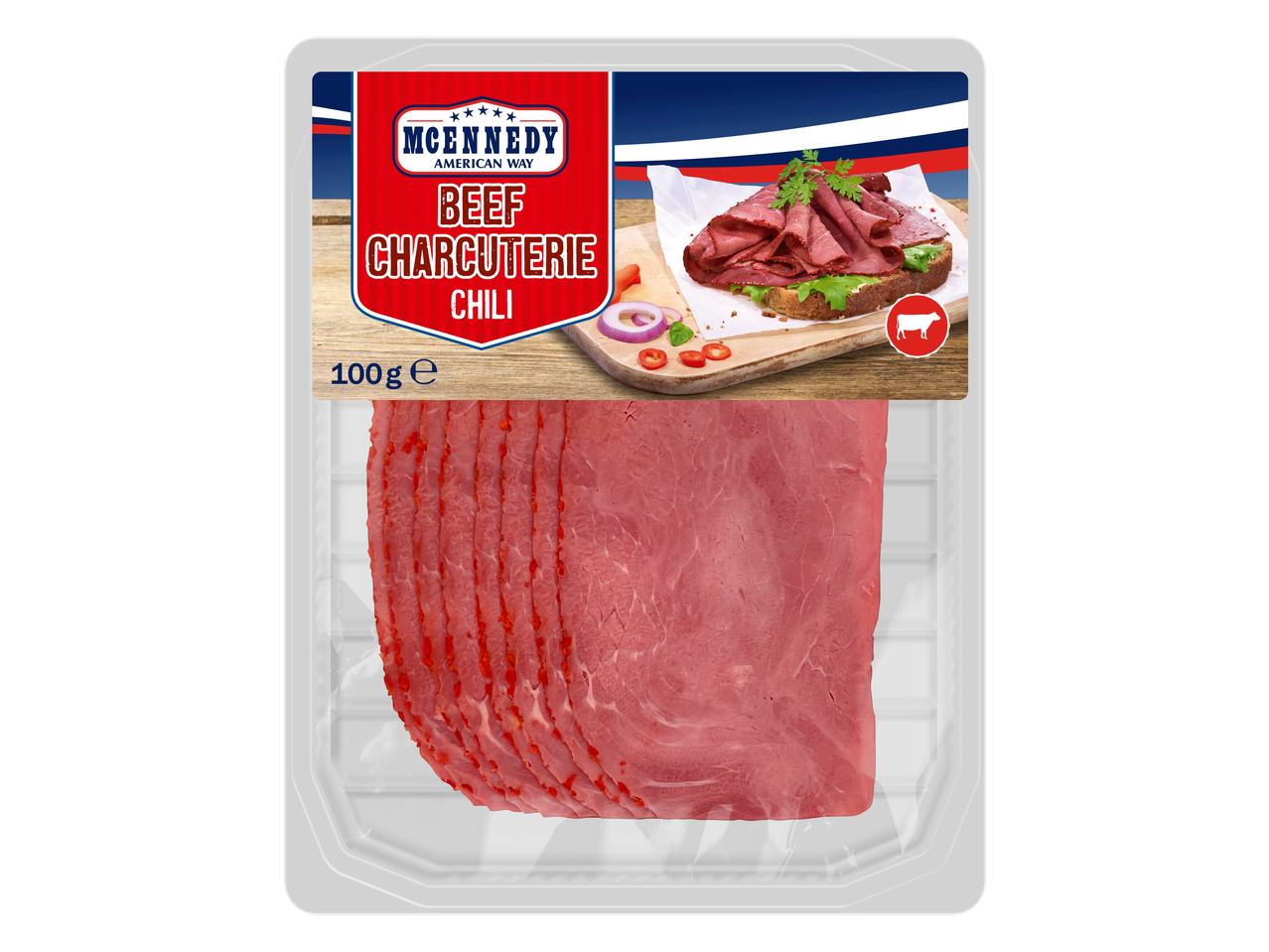 Paquet de 100g de pastrami de bœuf McEnnedy au piment avec un sandwich en arrière-plan.