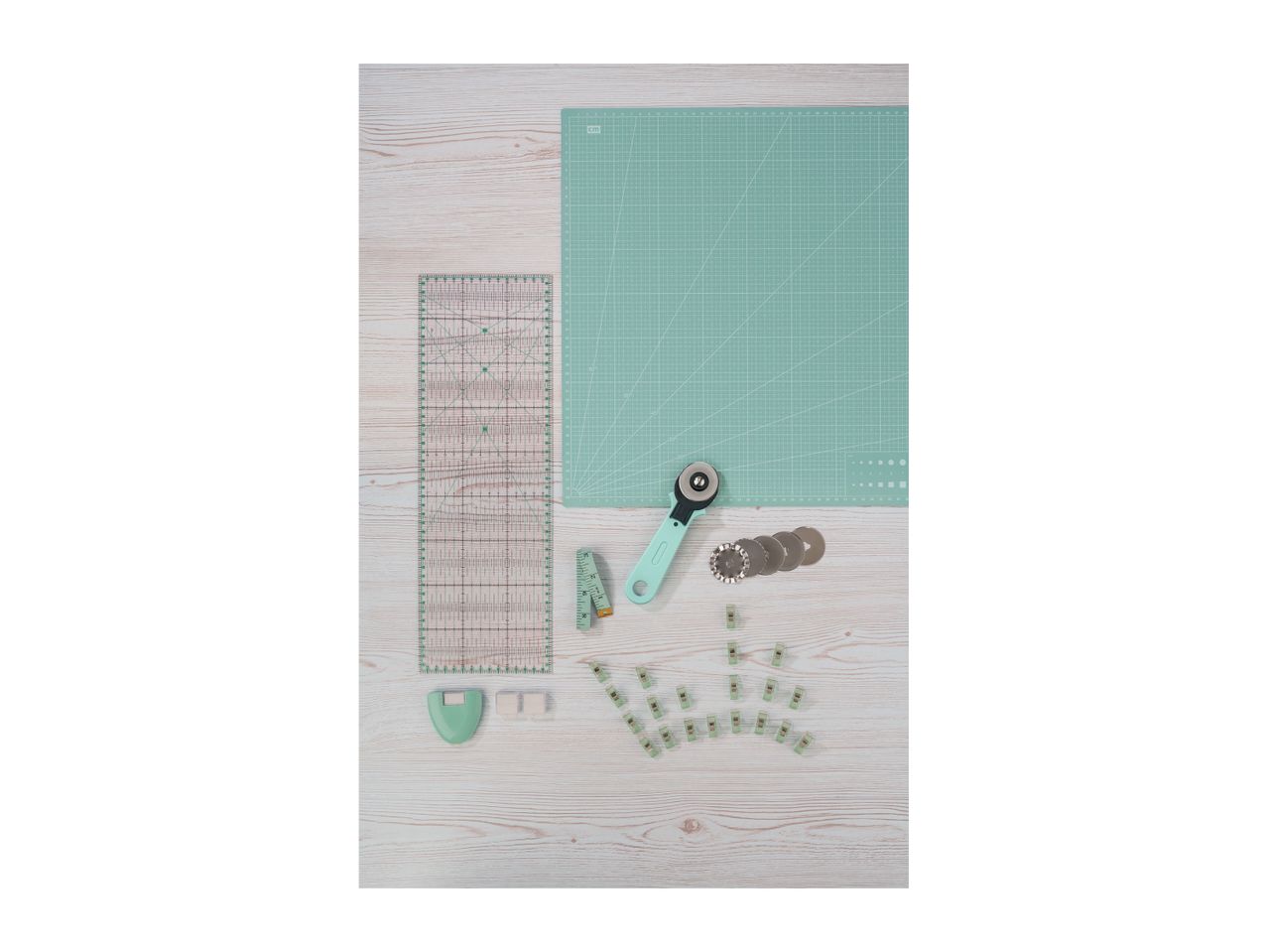 Go to full screen view: Crelando Cutting Mat with Accessories - Image 4