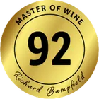 Goldenes Siegel mit der Aufschrift „Master of Wine Richard Bampfield“ und der Zahl 92.