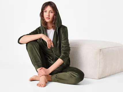 Női plüss szabadidőruha