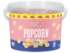 Een grote emmer Snack Day popcorn, zoete smaak, met de aanduiding XXL.