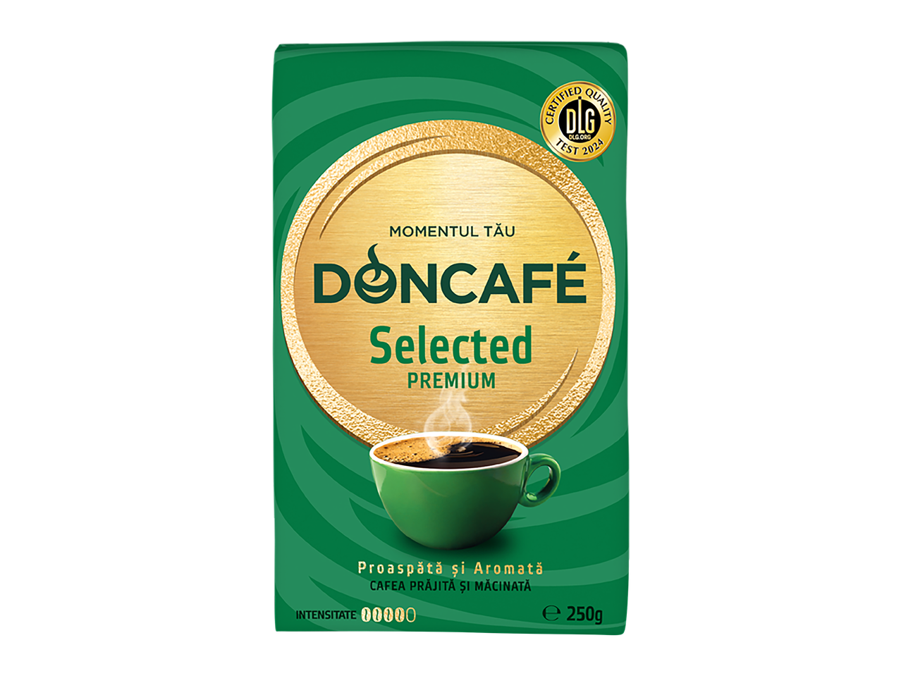 Pachet verde de cafea măcinată, cu o ceașcă de cafea aburindă și un sigiliu de calitate.