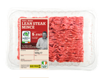 A clear plastic tray of Irish Lean Steak Mince with a red and white label showing product details.