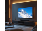 Chiq Google Smart TV met afbeelding van besneeuwde bergen in moderne woonkamer.