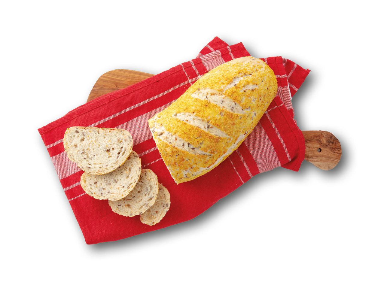 Kruh sa sjemenkama i narezane kriške na crvenoj kuhinjskoj krpi i drvenoj dasci za rezanje.