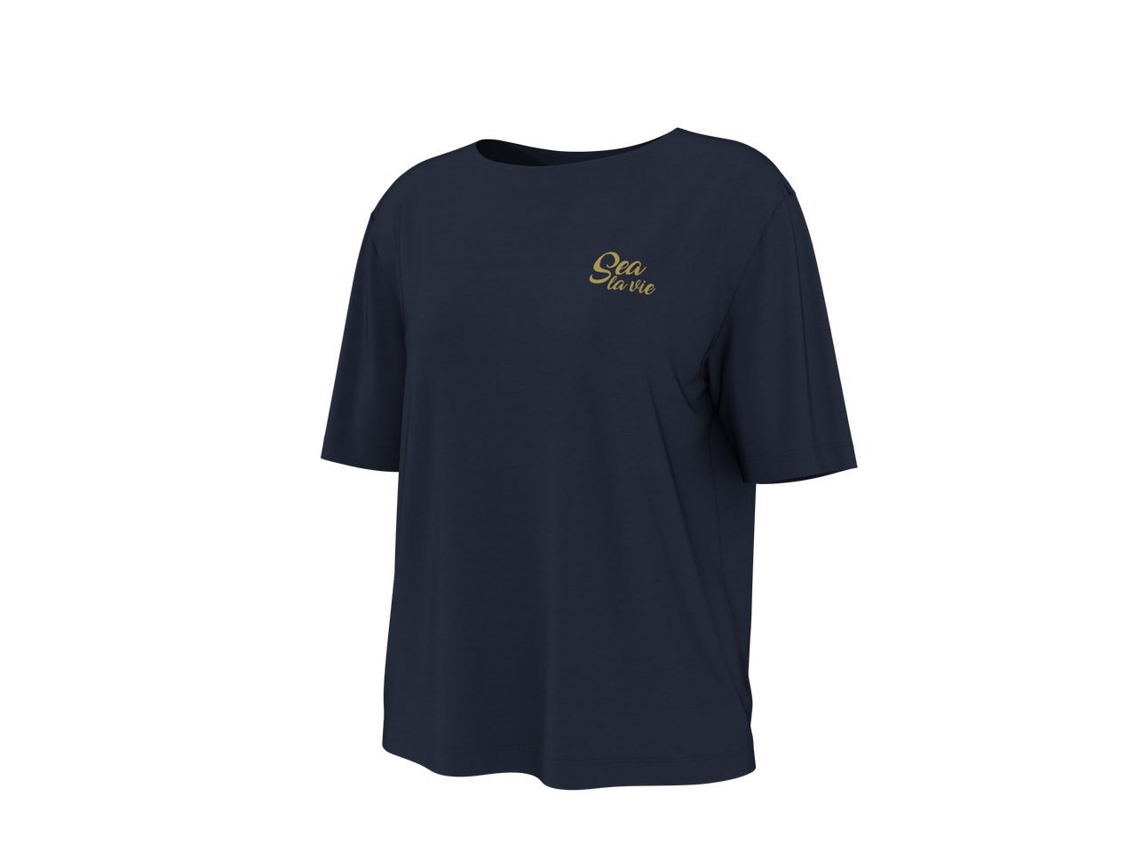 Tamsiai mėlyni marškinėliai su auksiniu užrašu „Sea la vie“ ant krūtinės.