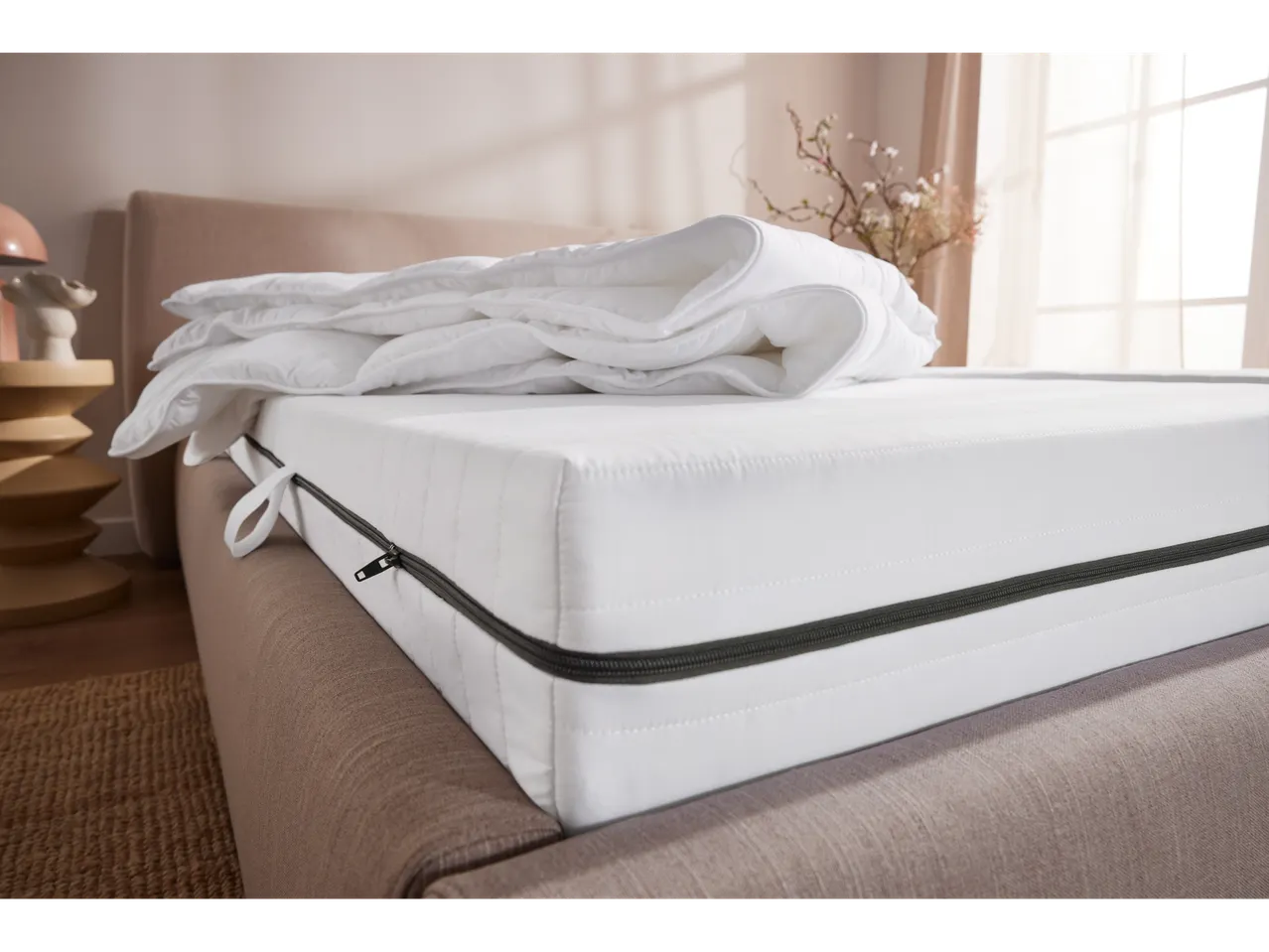 Livarno Home 7-zonski madrac od pjene u spavaćoj sobi s poplunom.