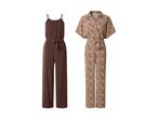 To jumpsuits: en ensfarvet brun med spaghettistropper og en brun-beige med mønster og krave.