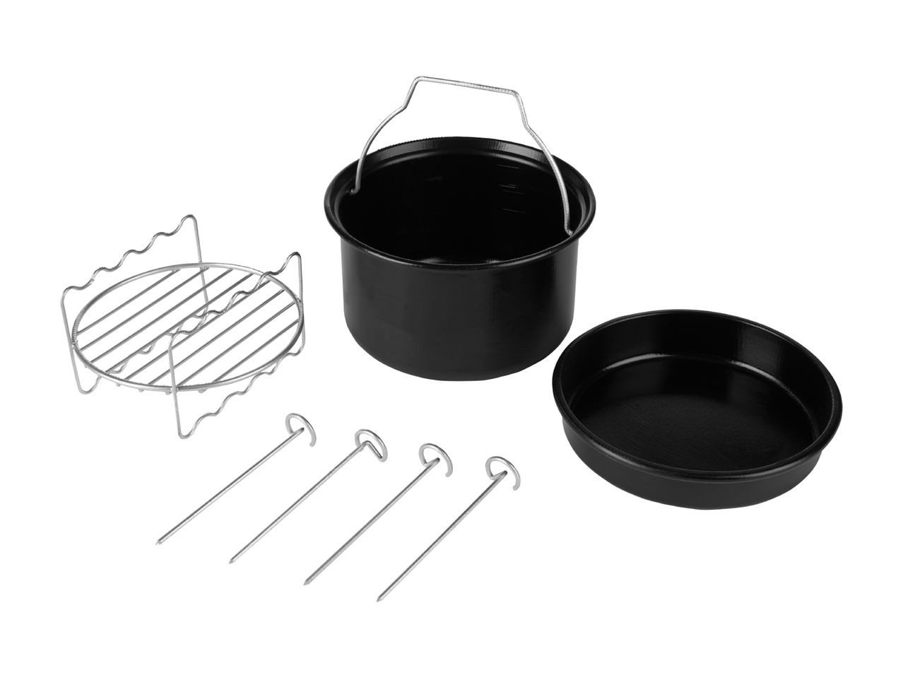 Tilbehør til airfryer: en kurv, en pande, en rist og spyd.