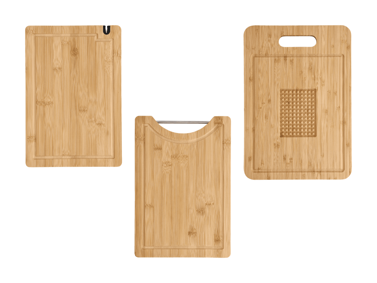 Trois planches à découper en bambou de différentes formes et tailles.