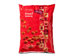 Rode zak kruidnoten met Sinterklaas-gerelateerde illustraties en de tekst 'VOORDEEL VERPAKKING'.
